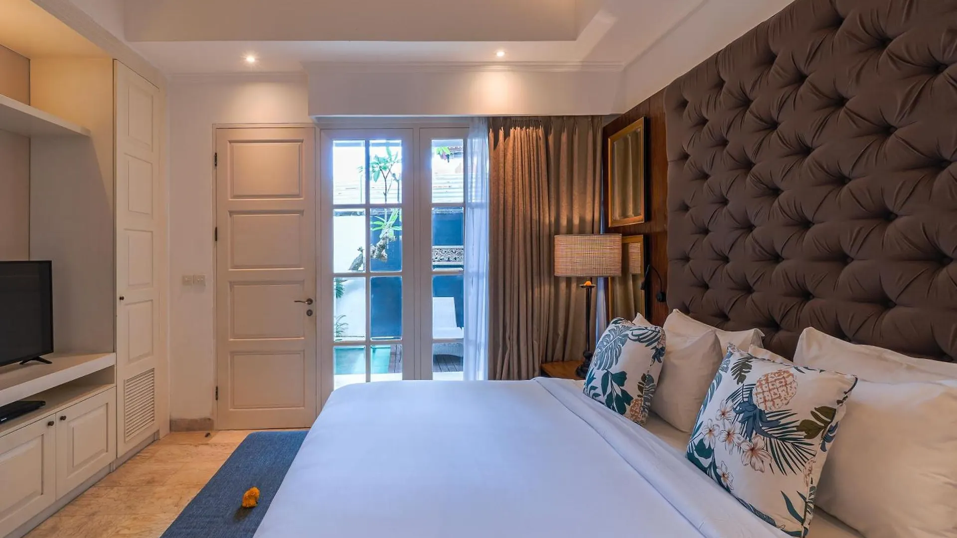 Mosan House: Art-Filled Gem Near Beach & Seminyak Square Seminyak (Bali)